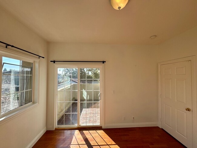 Building Photo - Beautifully Renovated 4 Bed 4 Bath House For Rent In Long Beach!