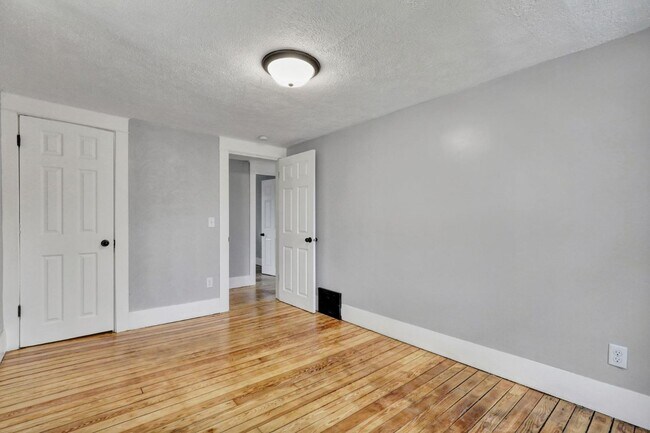 Building Photo - 1136 W Allegan St
