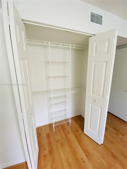 Building Photo - 2433 Pasadena Way