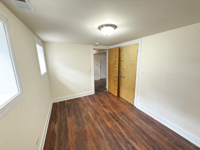 Building Photo - 2835 N Damen Ave