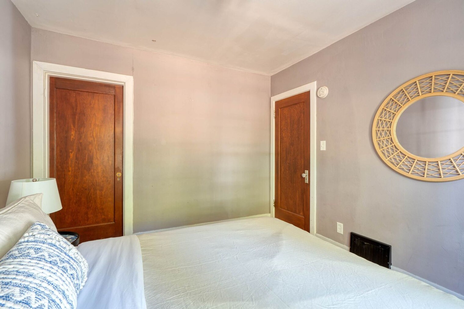 Building Photo - 3565 NE Broadway