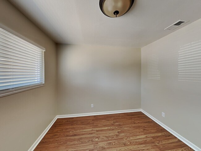Building Photo - 4525 Brookfield Dr