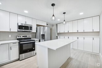 Building Photo - Just remodeled 2 bed 1 bath