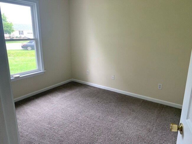 Building Photo - Great Location for VA Commuter/ Camden Cou...