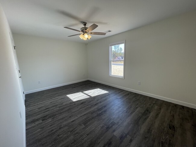 Building Photo - Available NOW! GREAT 2BR-1BA Duplex