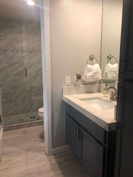 Building Photo - 1035 Hornblend St