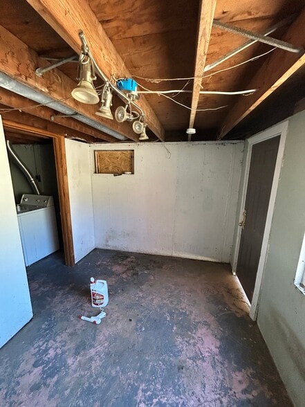 Building Photo - 6998 Edison Ave