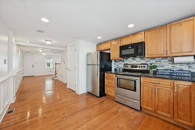 Building Photo - A Rare Gem in Forty Acres