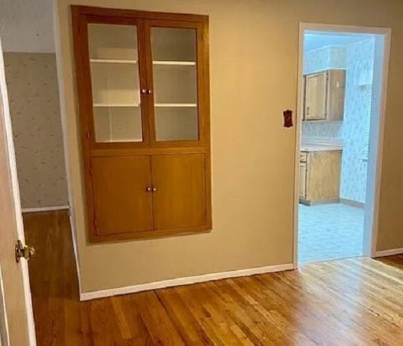 China Cabinet - 6898 Newman Street