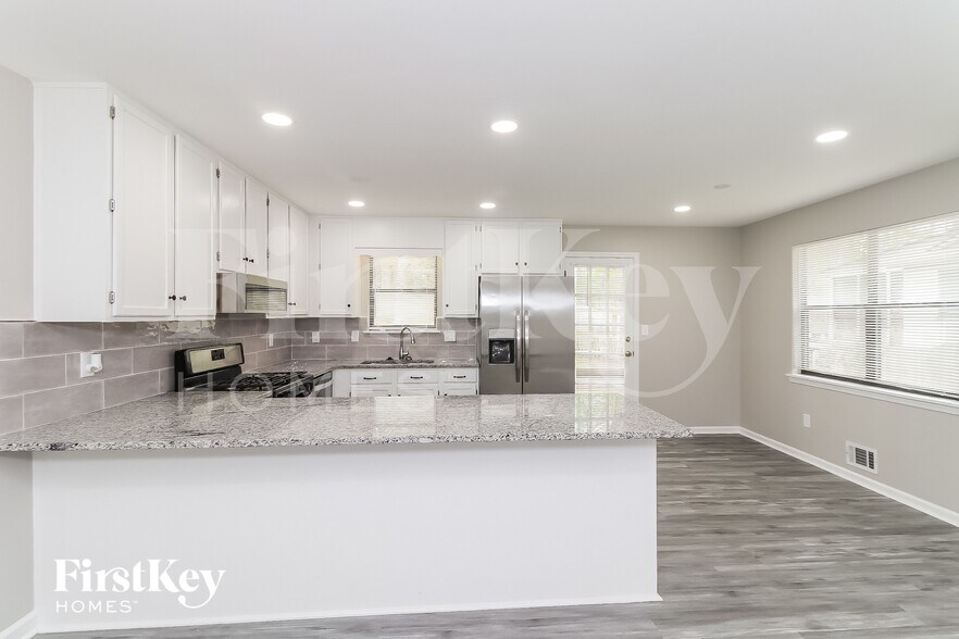 Building Photo - 335 Lost Meadows Dr