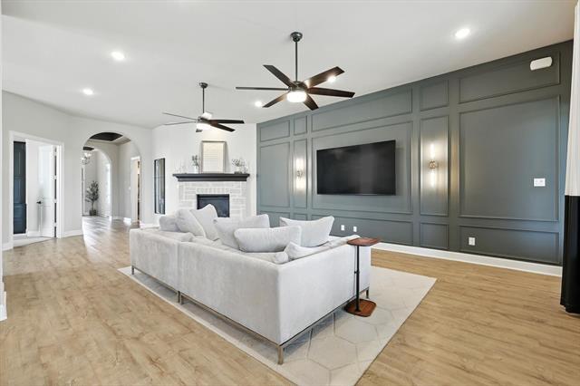 Building Photo - 710 Agave Dr