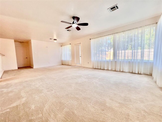 Building Photo - 5015 Summit Lodge Dr