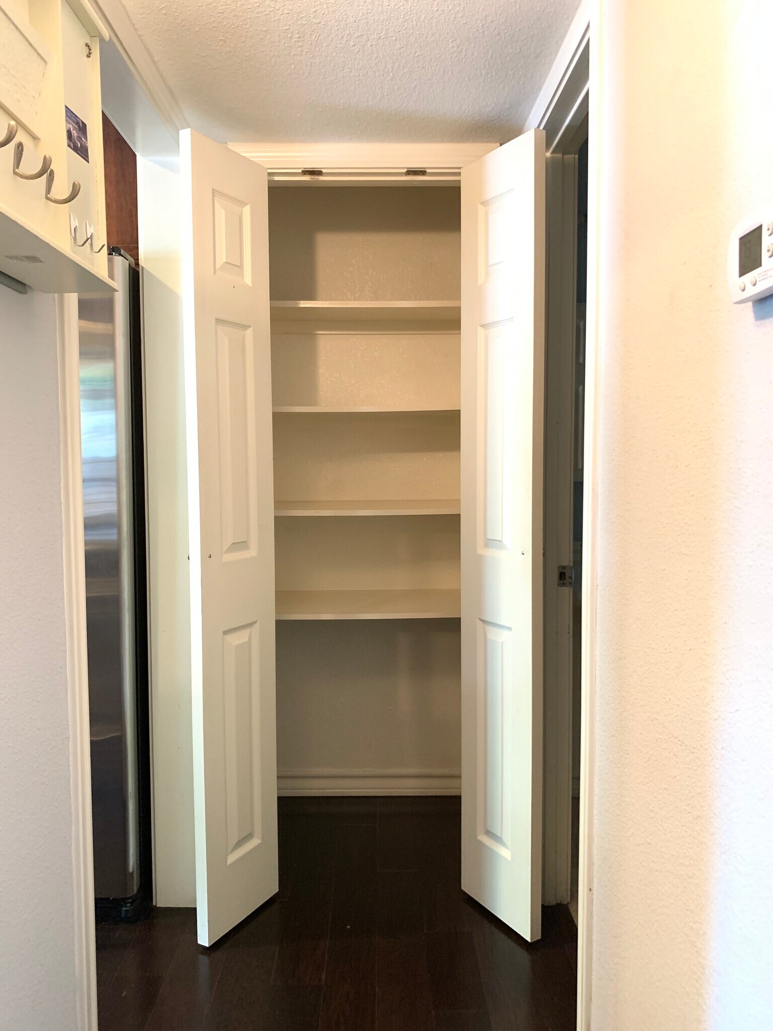 Kitchen Pantry! 1x1 Condo in Hyde Park. 407 E 45th St. Austin. 78751 Corner of 45th St and Duval. - 407 E 45th St #116