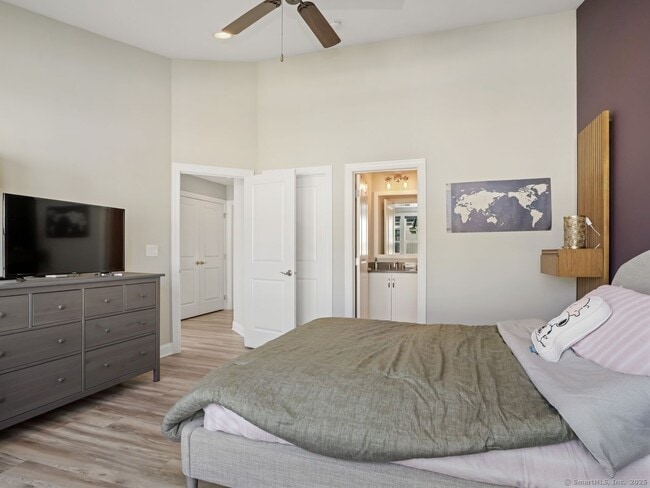 Building Photo - 22 Brentwood Cir