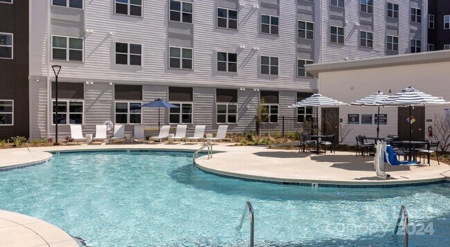 Building Photo - 8424 N Tryon St