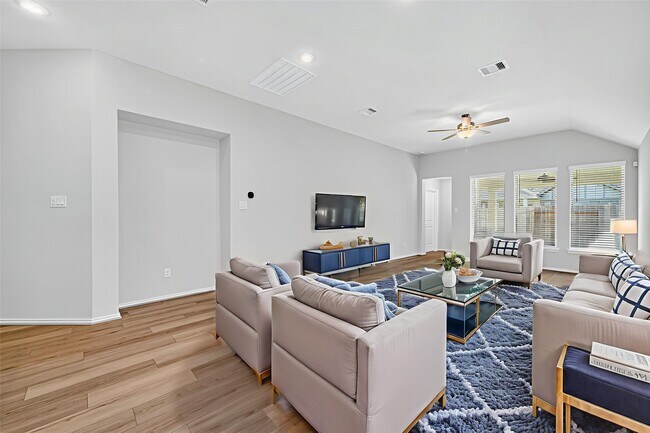 Building Photo - 8915 Field Daisy Ct