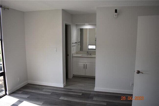 Building Photo - 2930 SW 87th Terrace