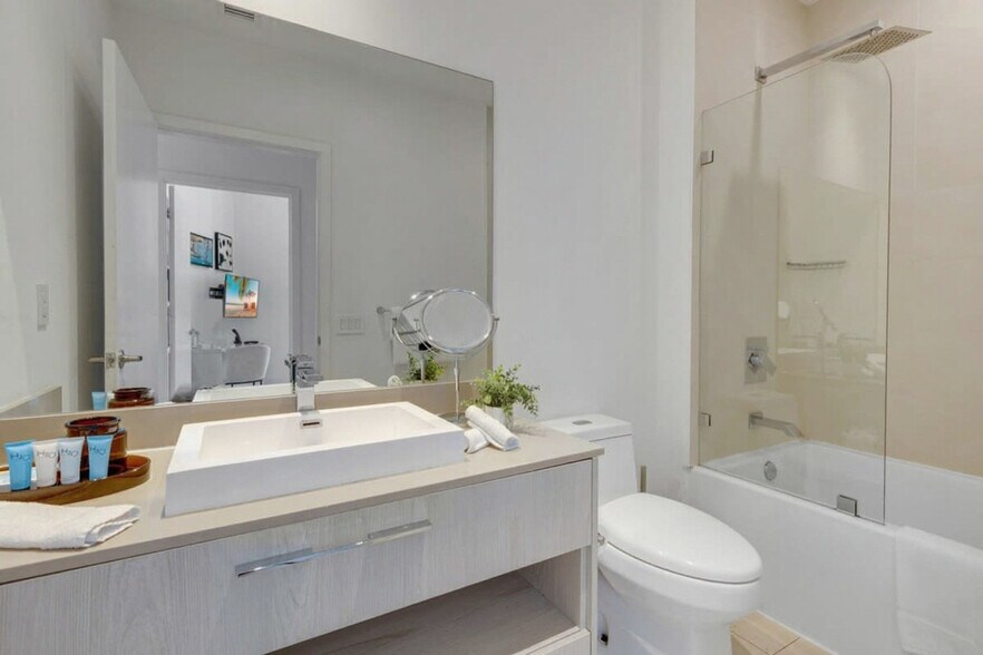 Building Photo - 4111 S Ocean Dr