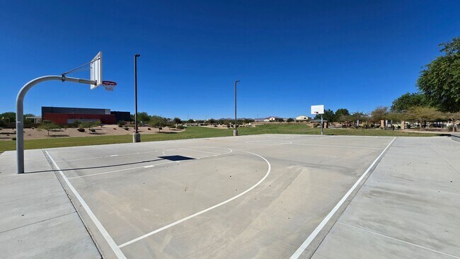 Building Photo - Popular Las Brisas community in Goodyear!