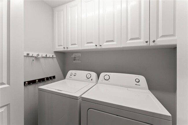 Building Photo - 4540 Club Valley Dr NE