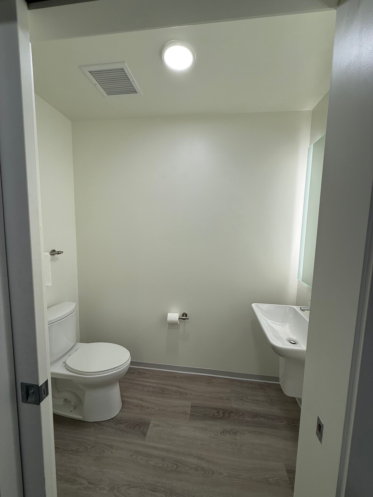 Building Photo - 334 W Schiller St