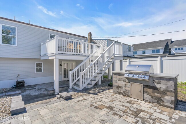 Building Photo - 718 19th Ave