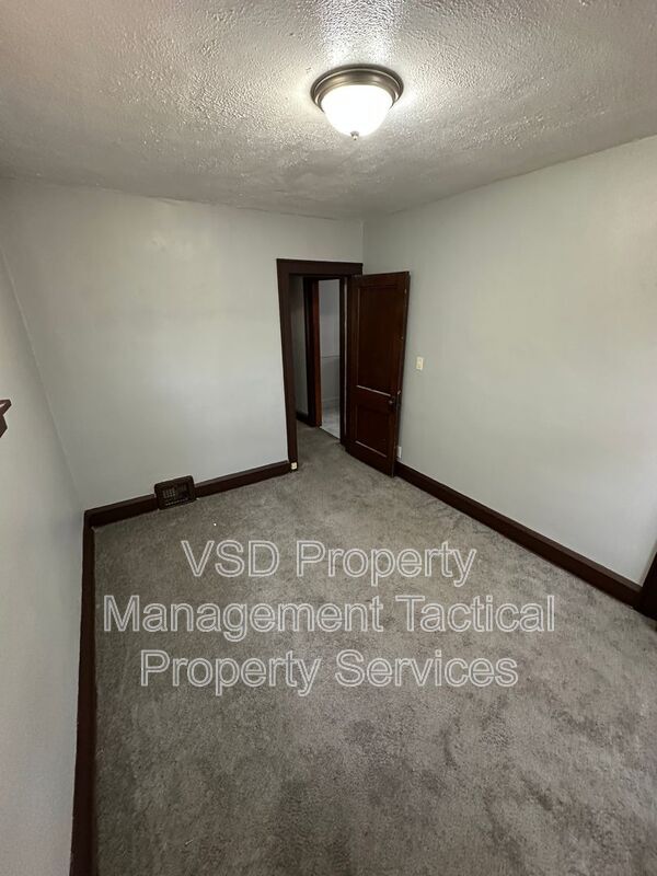 Building Photo - 4024 E 143rd St