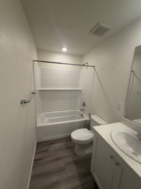 Building Photo - Newer Build, All Electric Home 5 Bedrooms, Loft, 3 bathrooms