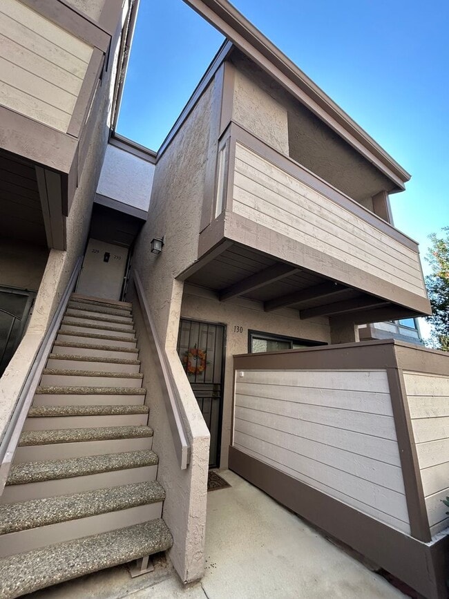Building Photo - Remodeled Large Upstairs 2 Bedroom/1 Bath ...