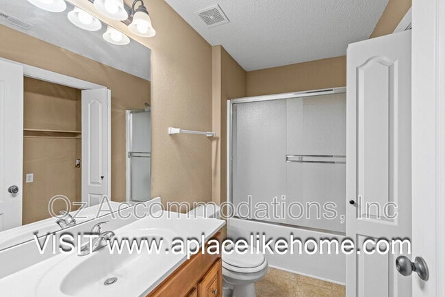 Building Photo - 803 SW Imperial Ln