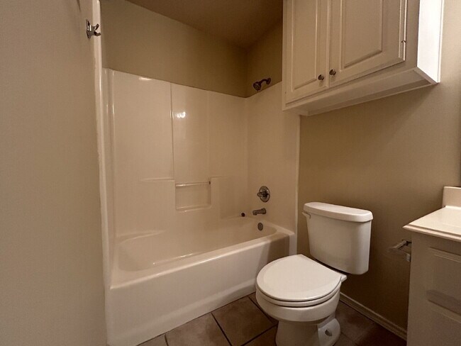 Building Photo - Beautiful Duplex in Northwest Lubbock