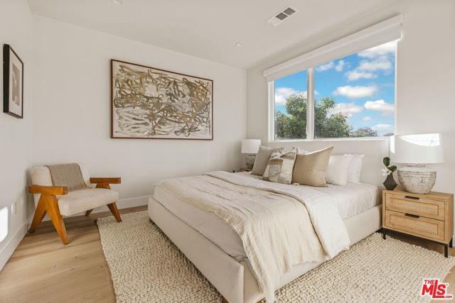 Building Photo - 3230 S Barrington Ave