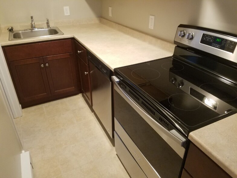 Building Photo - 68 Pearl St