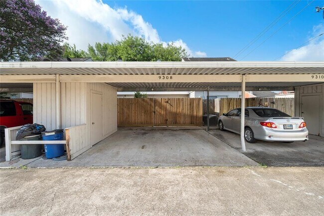 Building Photo - 9308 Westwood Village Dr