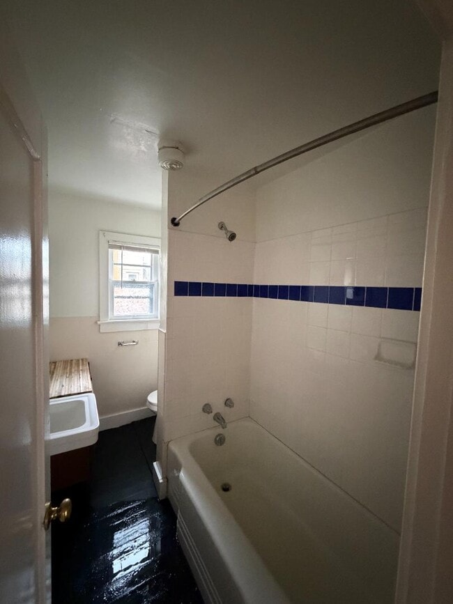 Building Photo - 440 B St