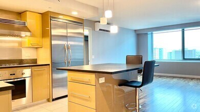 Building Photo - 2 BEDROOM CONDO UNIT IN CONVENIENT DOWNTOW...