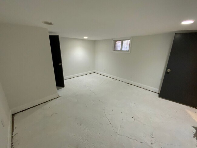 Building Photo - 3 Bedroom House for Rent