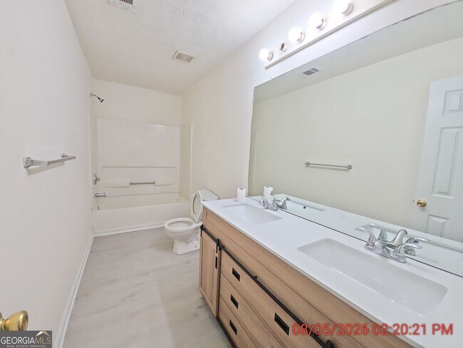 Building Photo - 48 Phillips Dr