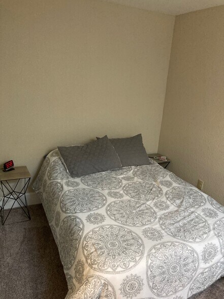 Bedroom - 118 Pine St