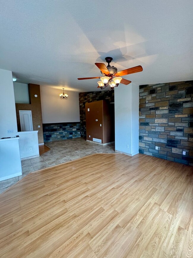 Building Photo - Modern 2 Bedroom, 2 Bathroom Condo