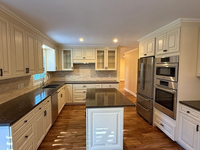 Building Photo - 2Bd/2Ba Bellevue Condo