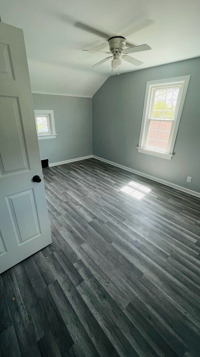 Building Photo - 837 Park St