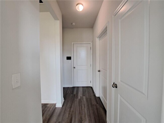 Building Photo - 3329 Long Creek Dr