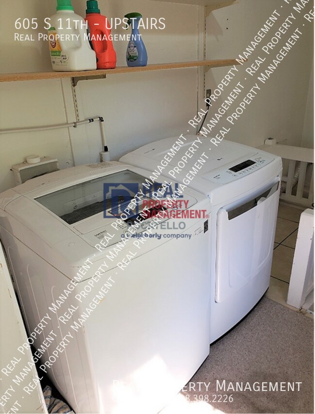 Building Photo - 605 S 11th-UPSTAIRS