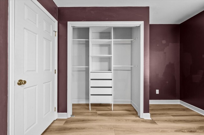 Building Photo - 43 S Lakeshore Dr