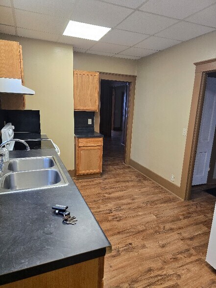 Building Photo - 308 W Maple St