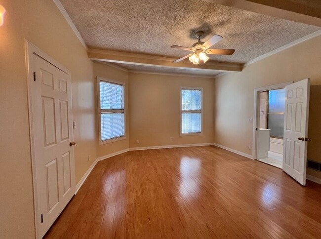 Building Photo - 447 N Raymond Ave