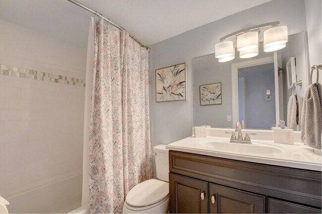 Building Photo - 650 Snug Harbor Dr