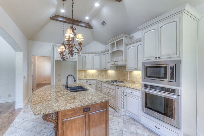 Building Photo - 11841 S Pittsburg Ave