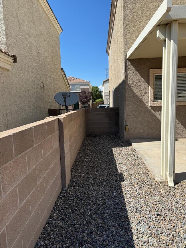 Building Photo - 10920 Tomatillo Ln SE